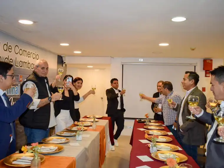 Brindis de aniversario — Casa Orange · Chiclayo